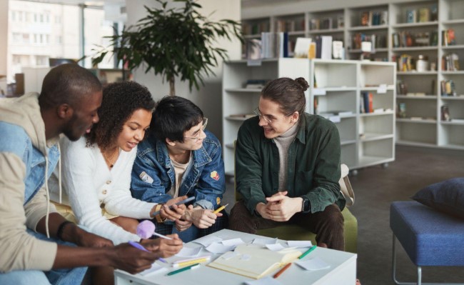 How Working Adults Can Finish a Bachelor’s Degree Faster Without Cutting Corners
